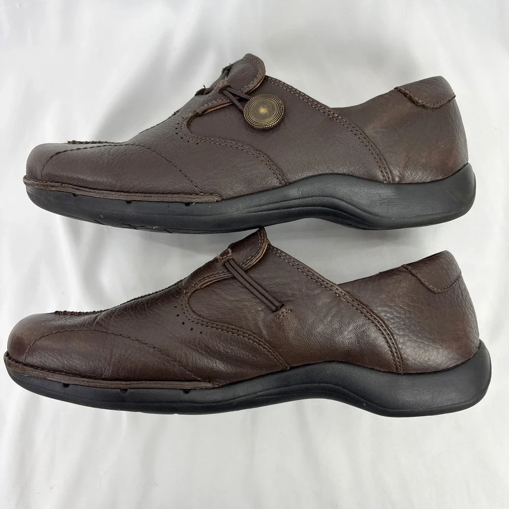 Clarks Unstructured Brown Leather Slip-On Comfort Shoes Womens 8.5 Button Detail